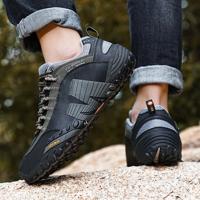 Mountaineering Shoes Men's Genuine Leather Outdoor Sports Anti Slip Mountaineering Hiking Shoes Breathable Tourism Shoes