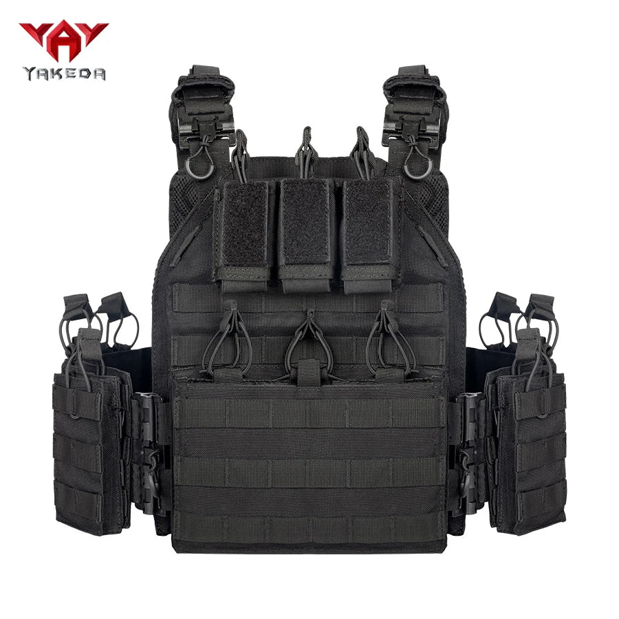 YAKEDA is equipped with a quick release buckle hunting vest with adjustable shoulder straps, suitable for outdoor sports