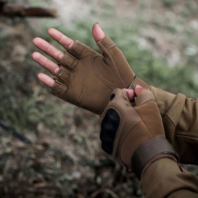 CHRLCK Men's Cycling Tactics Gloves Wear-resistant Motorcycle Half Finger Gloves Anti-Scratch Riding Fishing Training Gloves