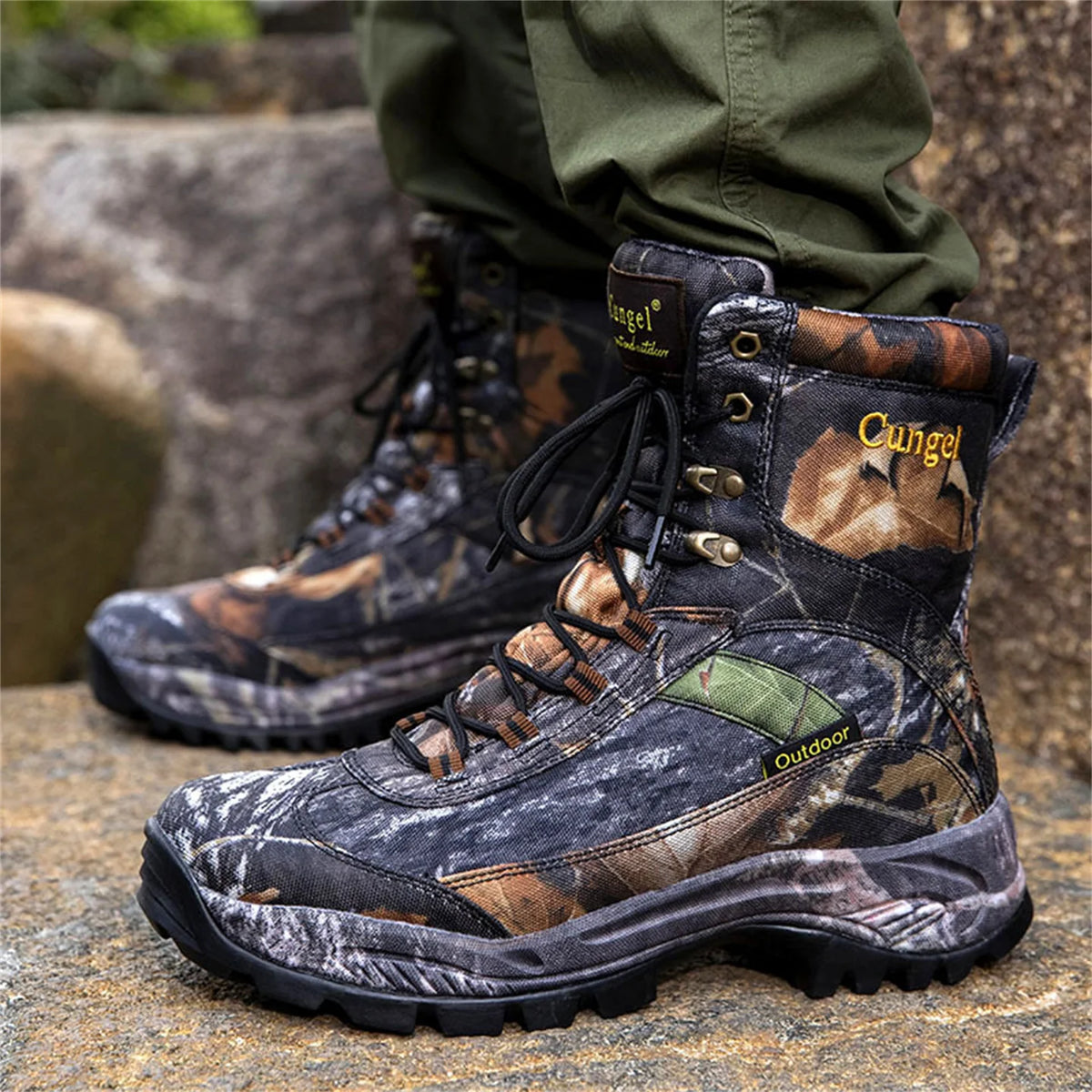 Men's High Top Camouflage Hunting Boots Breathable Tactical Shoes Outdoor Hiking Wear-Resistant Waterproof Mountaineering Boots