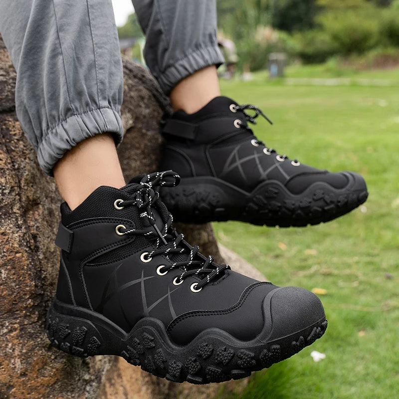 High-top Classic Men's Boots Wear-resistant Sole Soft Upper Classic and Fashionable, Suitable for Hiking and Outdoor Wear.