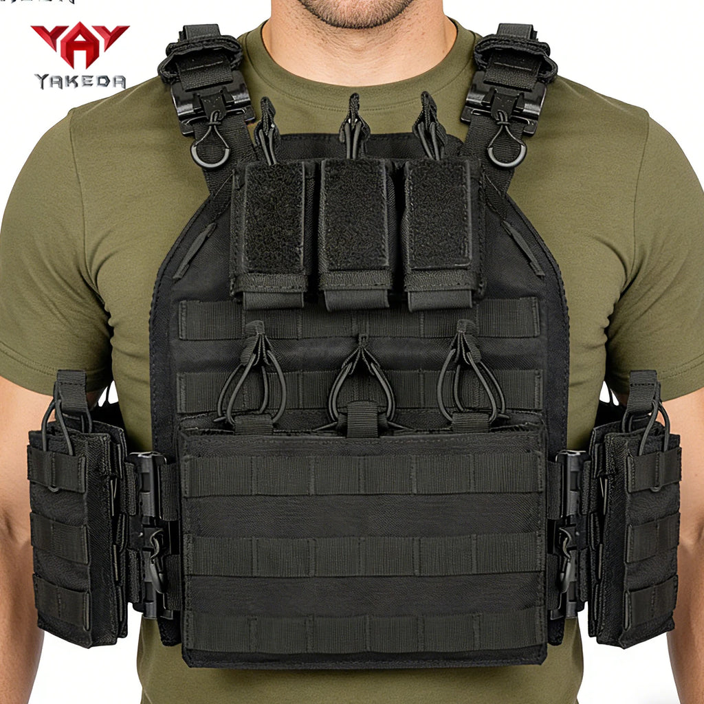 YAKEDA is equipped with a quick release buckle hunting vest with adjustable shoulder straps, suitable for outdoor sports