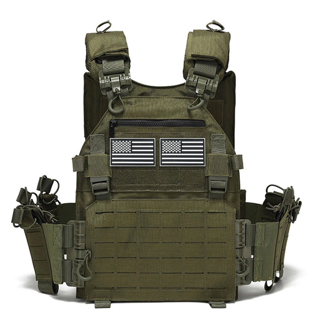 Molle quick release hunting vest with adjustable shoulder straps and waist circumference, equipped with multiple device bags