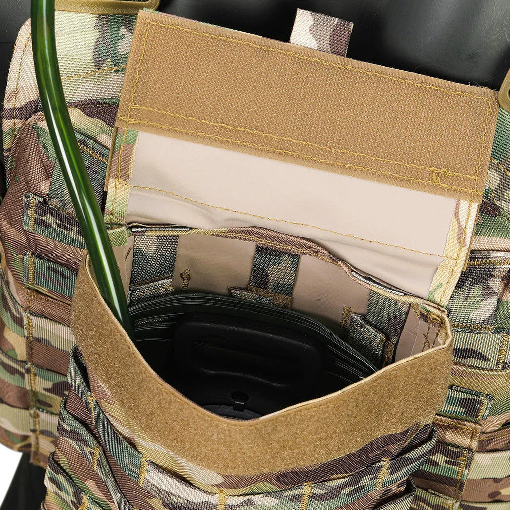YAKEDA multifunctional portable hunting vest with 1.5L water bag and built-in water bag compartment at the back