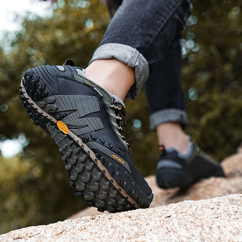 Mountaineering Shoes Men's Genuine Leather Outdoor Sports Anti Slip Mountaineering Hiking Shoes Breathable Tourism Shoes