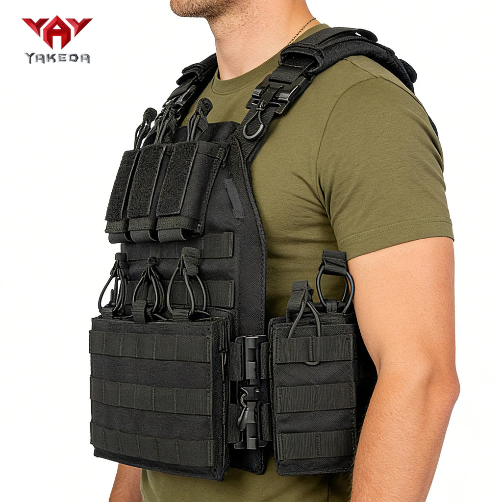 YAKEDA is equipped with a quick release buckle hunting vest with adjustable shoulder straps, suitable for outdoor sports